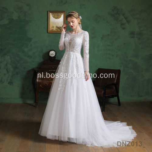 Baljurk kant witte bruiloft jurk met lange mouwen